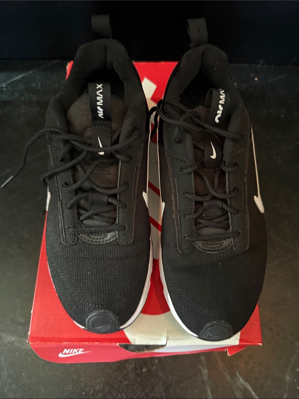Nike Black and White Air Max Women’s Lightweight Sneaker Size 7